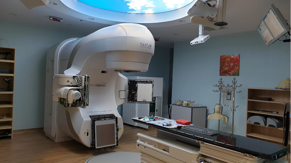 A linear accelerator used in radiation therapy.